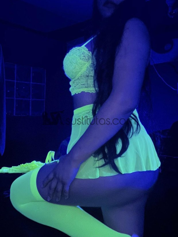 Anahi puta y escort en Escobedo