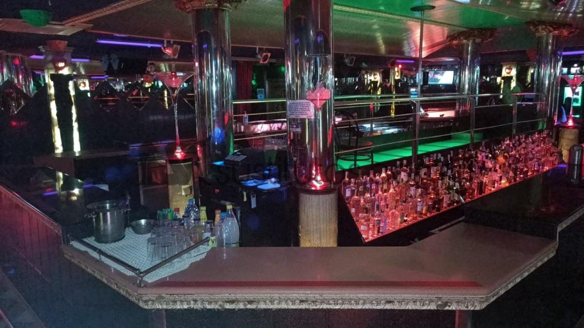 Club Eva - Club Eva, ubicado en la pintoresca población de “Els Alamús”, es un paraíso donde tomar tus copas en la mejor compañía.